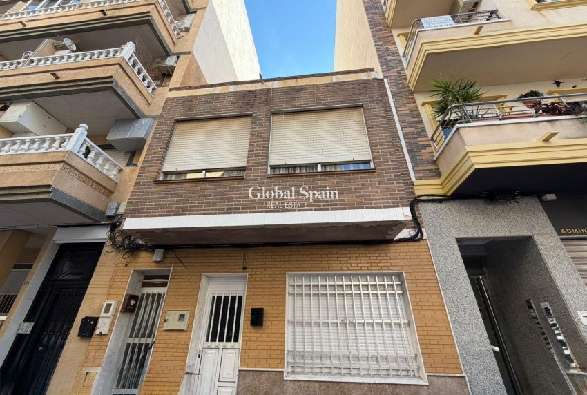 Venta - APARTAMENTO -
TORREVIEJA - Playa del Cura