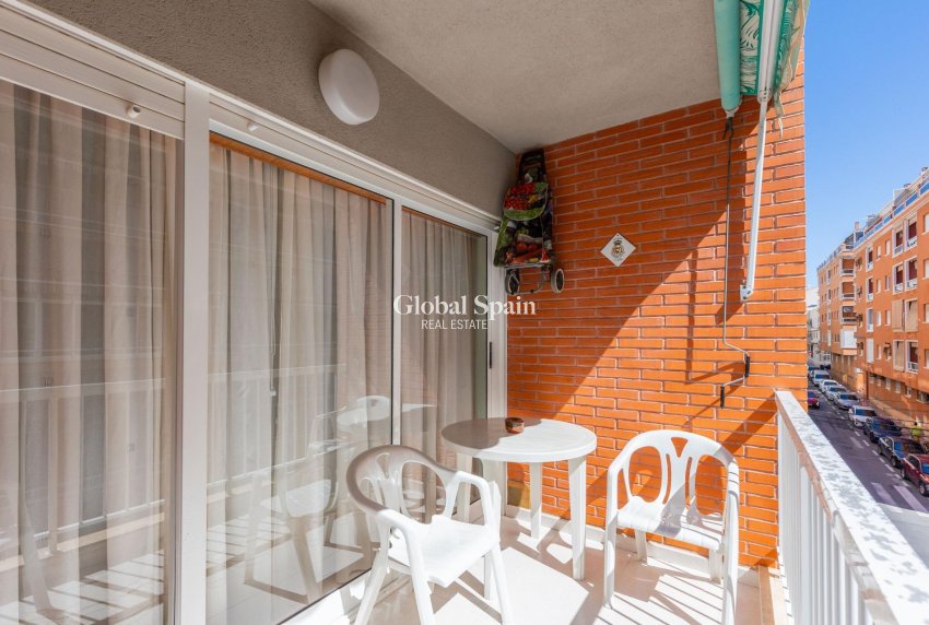 Venta - APARTAMENTO -
TORREVIEJA - Playa del cura