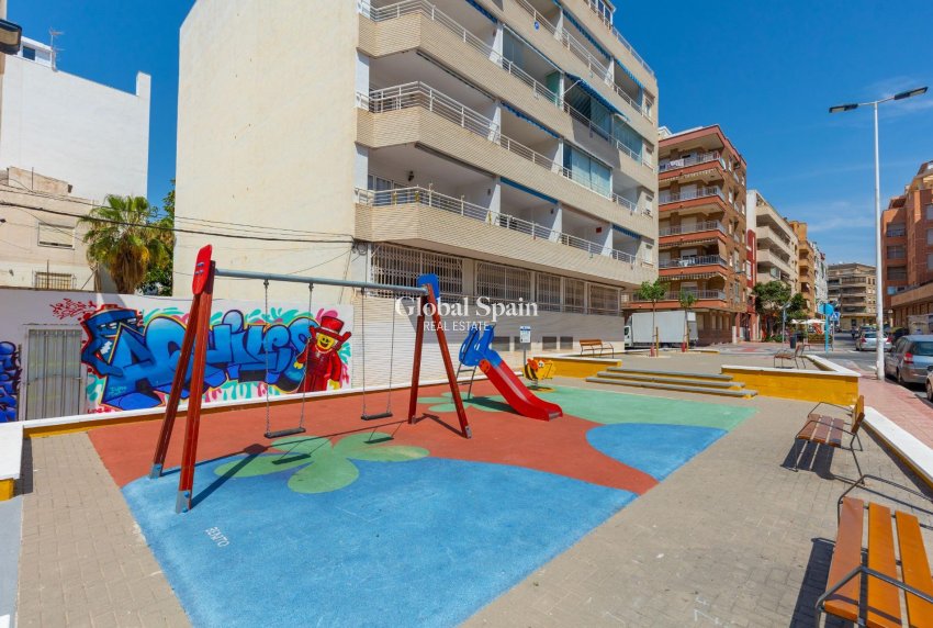 Venta - APARTAMENTO -
TORREVIEJA - Playa del cura