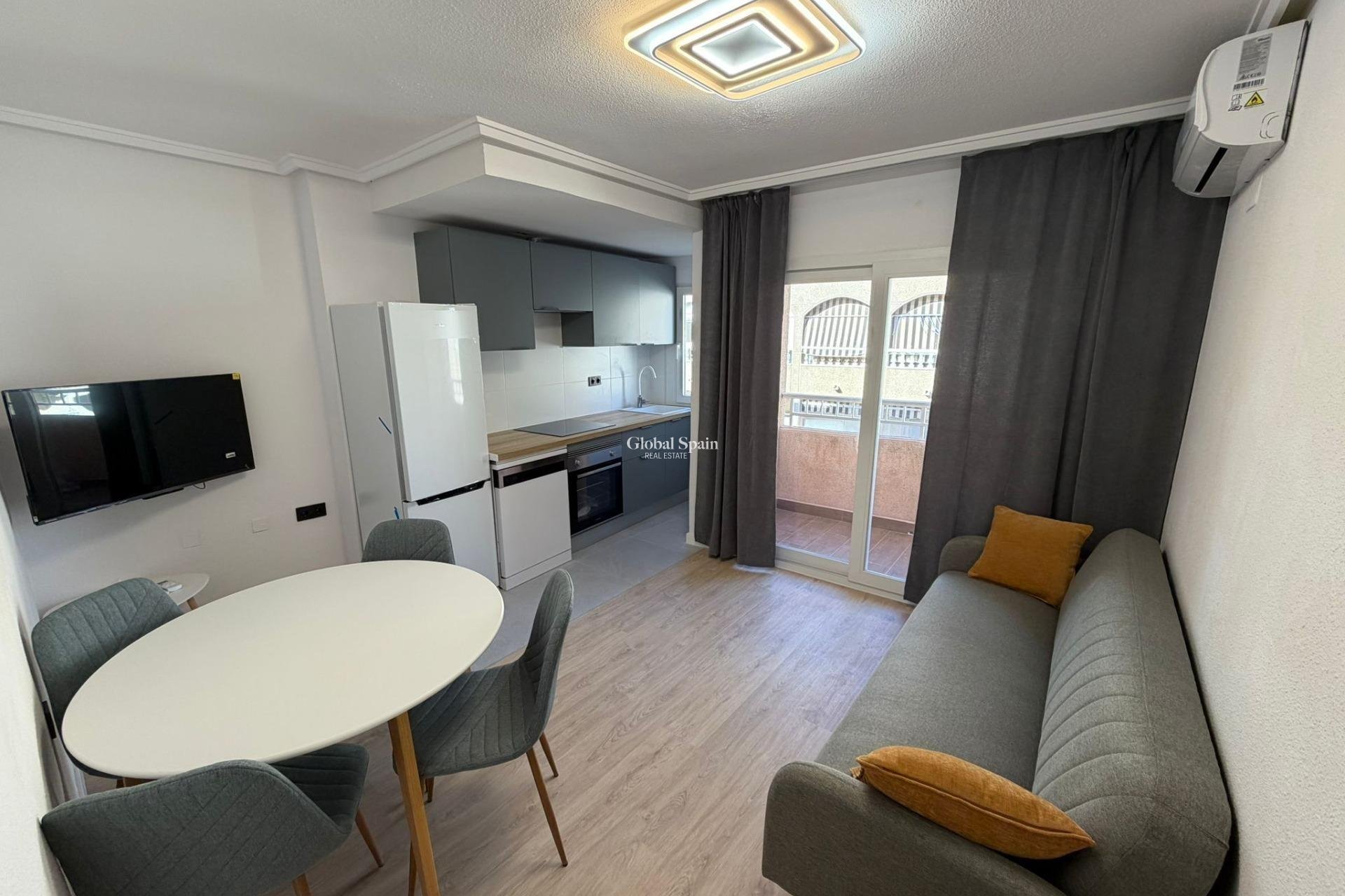 Venta - APARTAMENTO -
TORREVIEJA - Playa del Cura