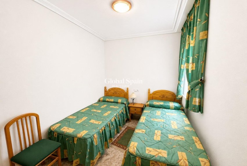 Venta - APARTAMENTO -
TORREVIEJA - Playa del cura