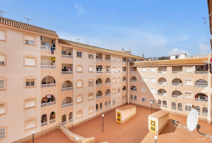 Venta - APARTAMENTO -
TORREVIEJA - Playa del cura