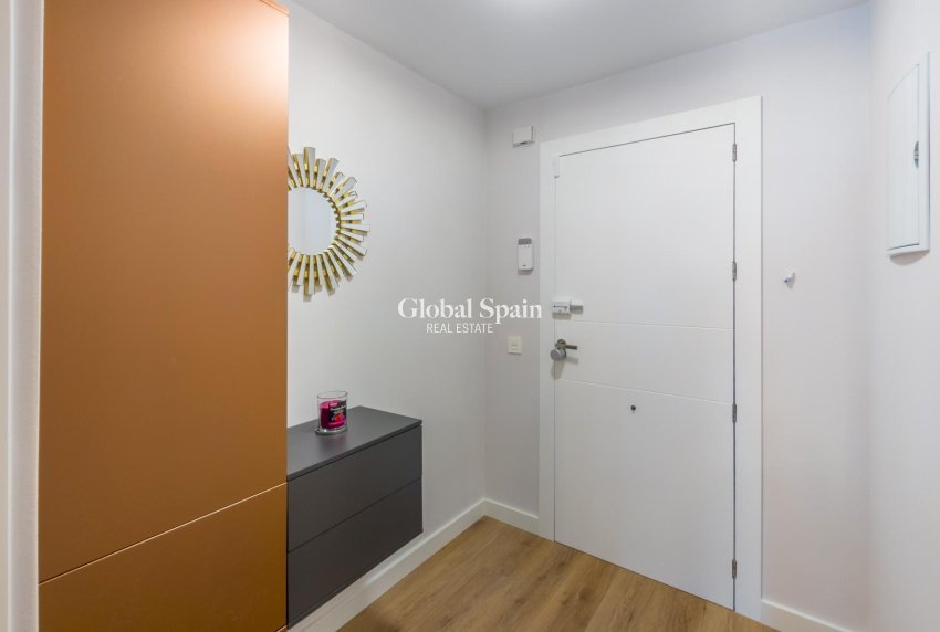 Venta - APARTAMENTO -
TORREVIEJA - Playa del Cura