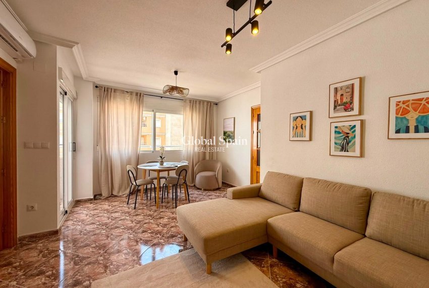 Venta - APARTAMENTO -
TORREVIEJA - Playa del Cura