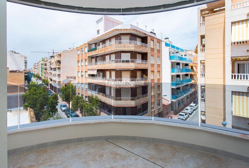 Venta - APARTAMENTO -
TORREVIEJA - Playa del Cura