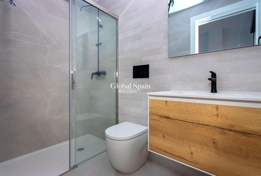 Venta - APARTAMENTO -
TORREVIEJA - Playa del Cura