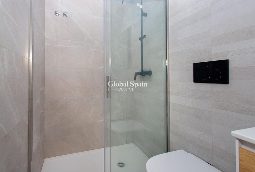 Venta - APARTAMENTO -
TORREVIEJA - Playa del Cura