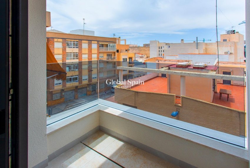 Venta - APARTAMENTO -
TORREVIEJA - Playa del Cura