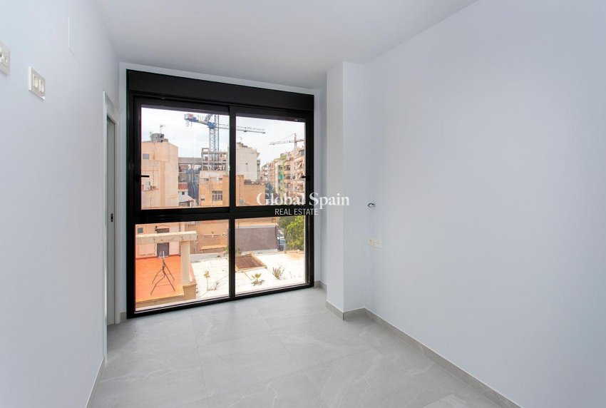 Venta - APARTAMENTO -
TORREVIEJA - Playa del Cura