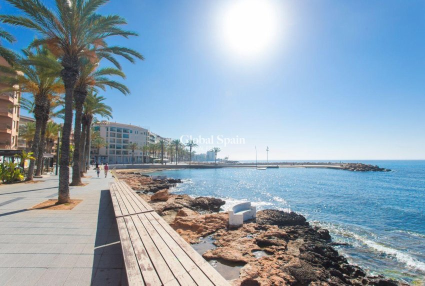 Venta - APARTAMENTO -
TORREVIEJA - Playa del Cura