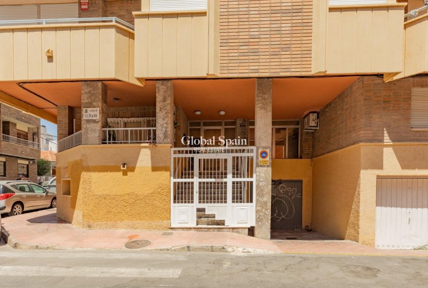 Venta - APARTAMENTO -
TORREVIEJA - Playa del cura