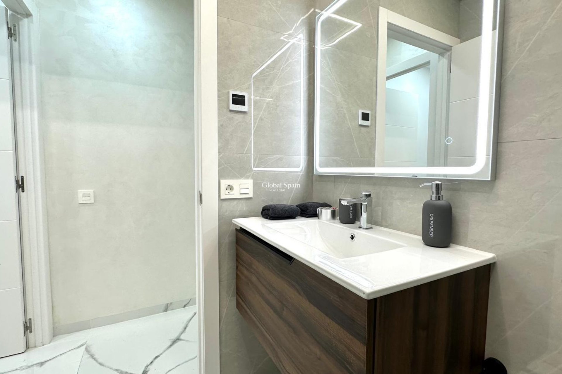 Venta - APARTAMENTO -
TORREVIEJA - Playa del Cura