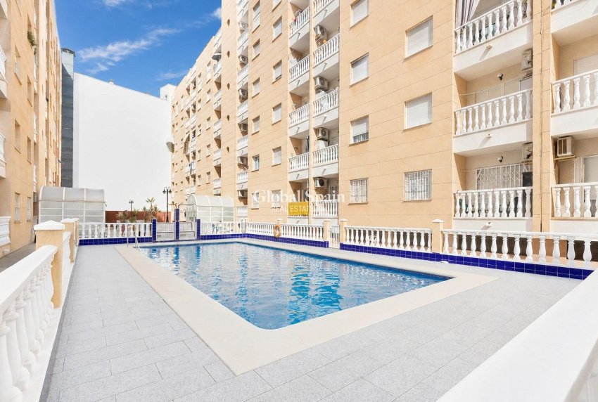 Venta - APARTAMENTO -
TORREVIEJA - Playa del cura