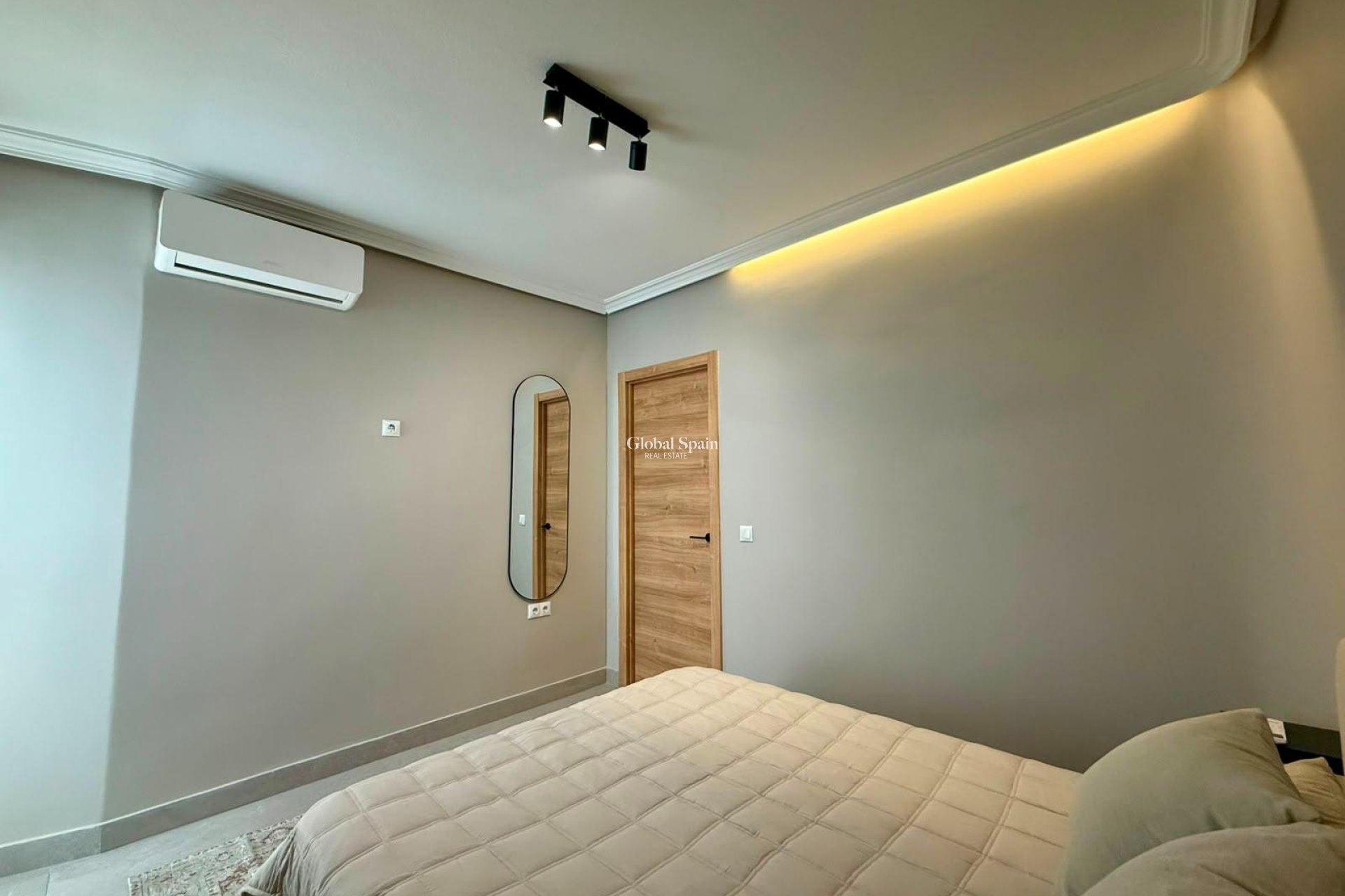 Venta - APARTAMENTO -
TORREVIEJA - Playa del Cura