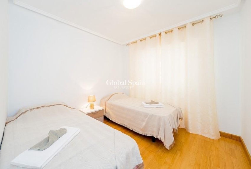 Venta - APARTAMENTO -
TORREVIEJA - Playa del Cura