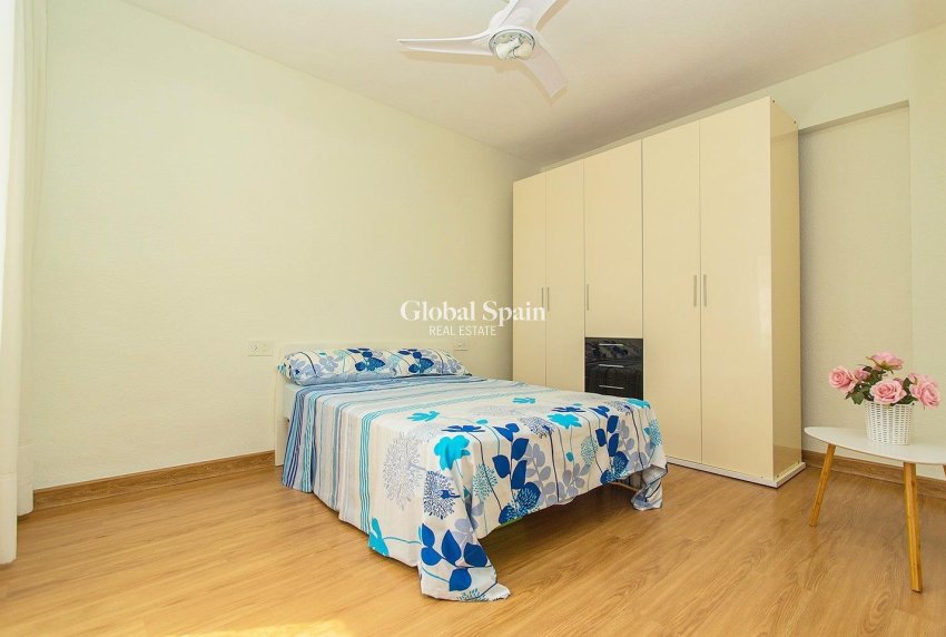 Venta - APARTAMENTO -
TORREVIEJA - Playa del Cura