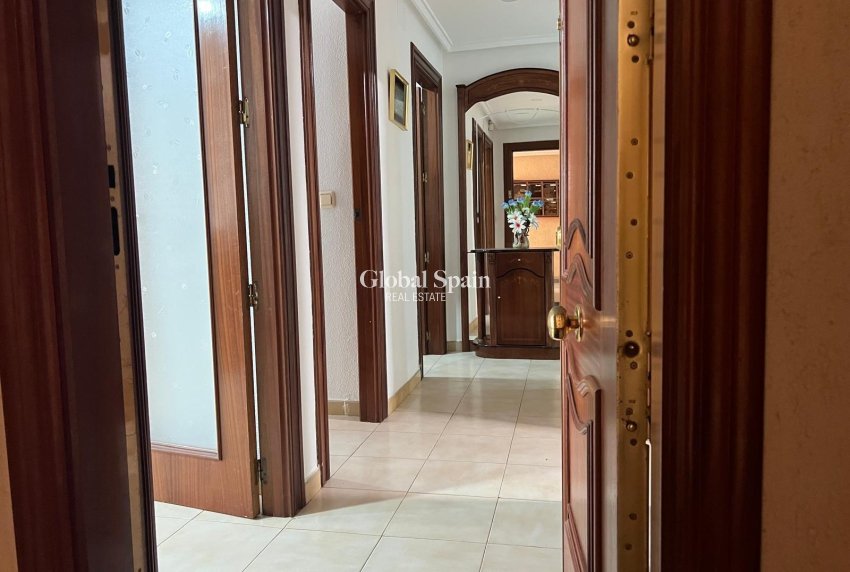 Venta - APARTAMENTO -
TORREVIEJA - Playa del Cura