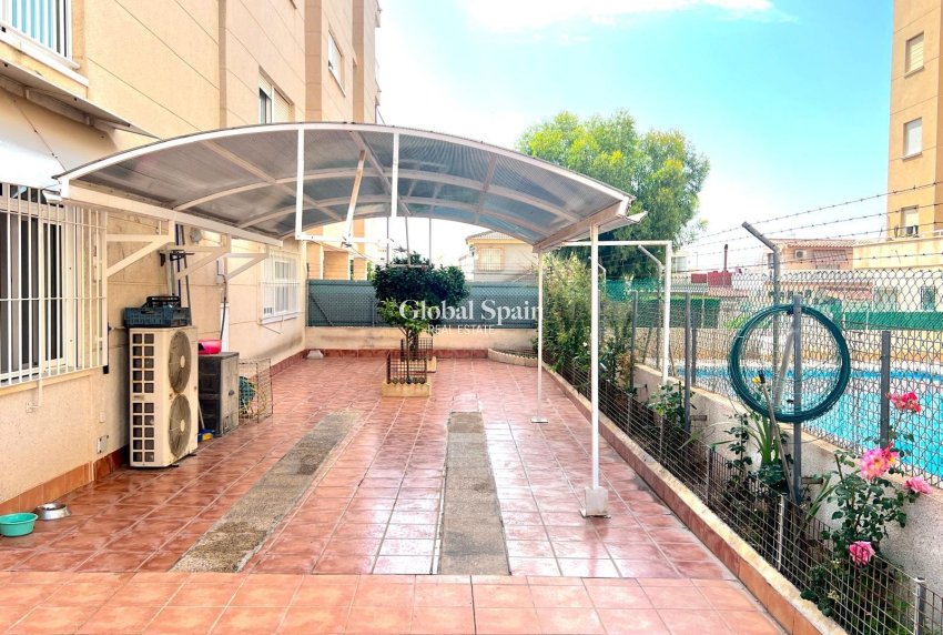 Venta - APARTAMENTO -
TORREVIEJA - Playa del Cura