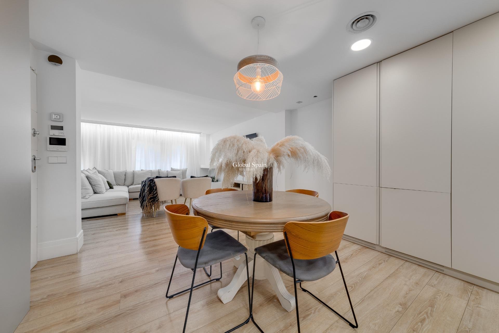 Venta - APARTAMENTO -
TORREVIEJA - Playa del Cura