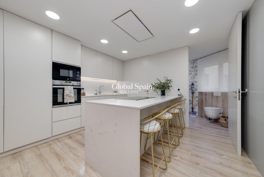 Venta - APARTAMENTO -
TORREVIEJA - Playa del Cura