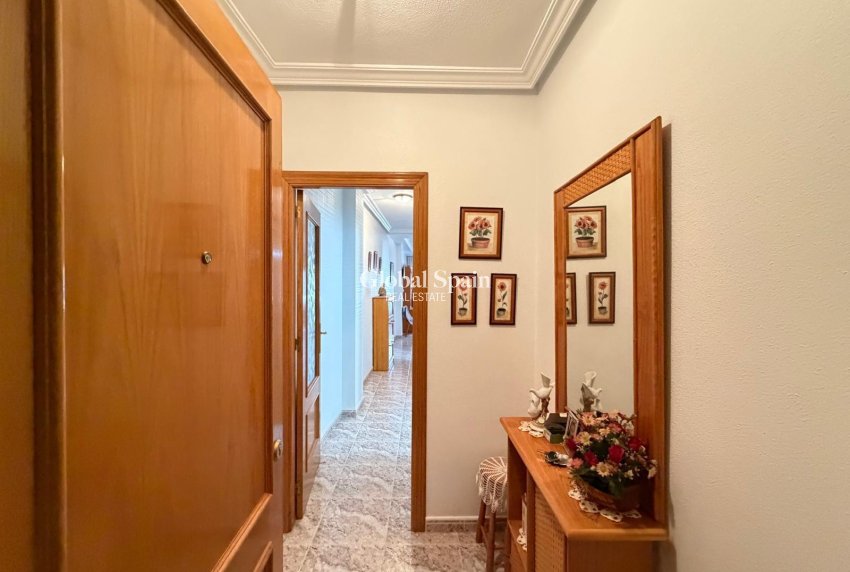 Venta - APARTAMENTO -
TORREVIEJA - Playa del Cura