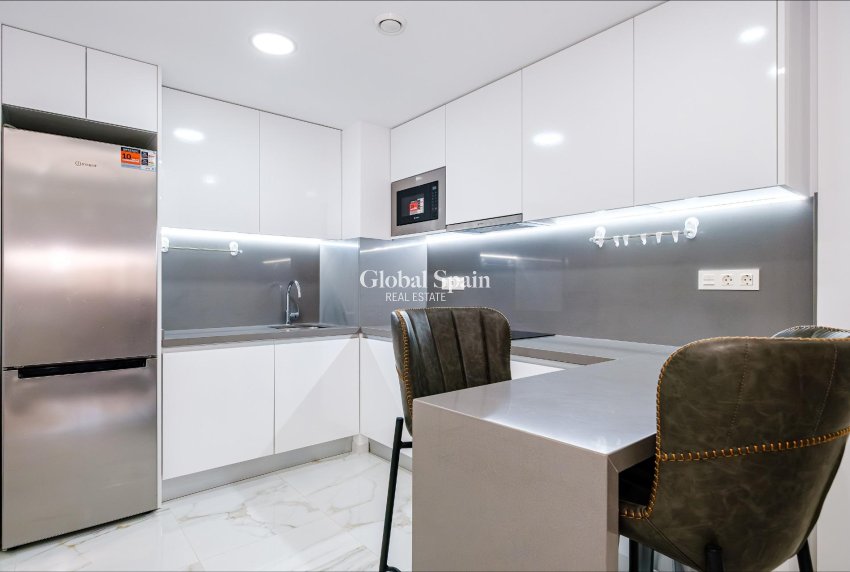 Venta - APARTAMENTO -
TORREVIEJA - Playa del Cura