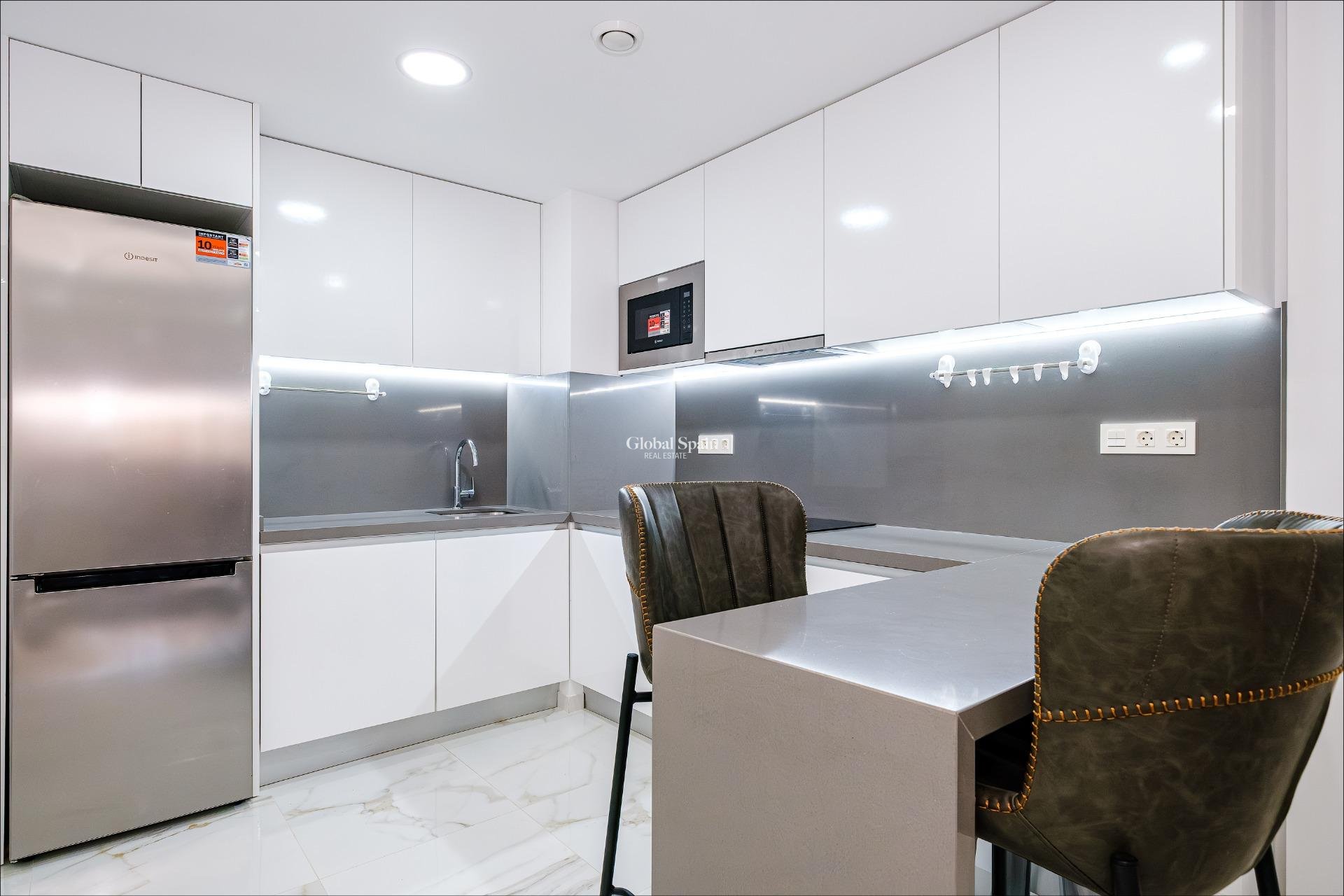 Venta - APARTAMENTO -
TORREVIEJA - Playa del Cura