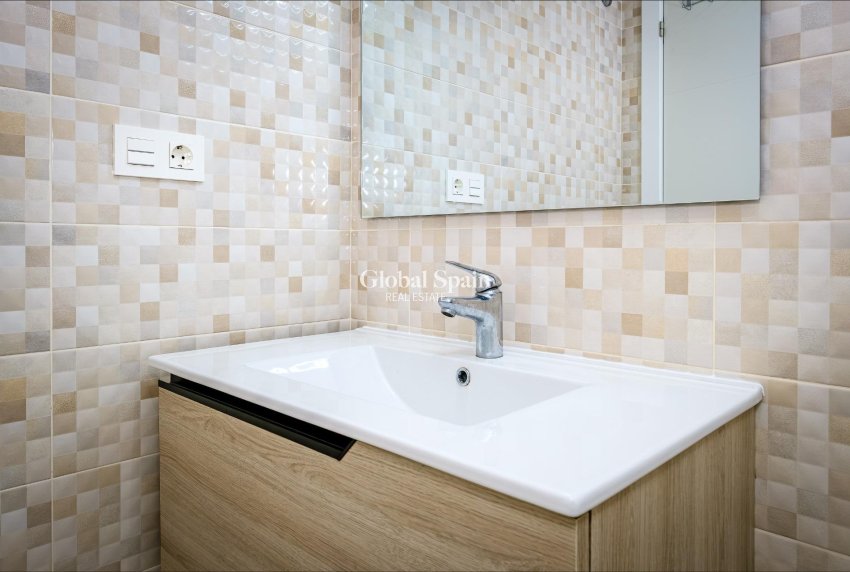 Venta - APARTAMENTO -
TORREVIEJA - Playa del Cura