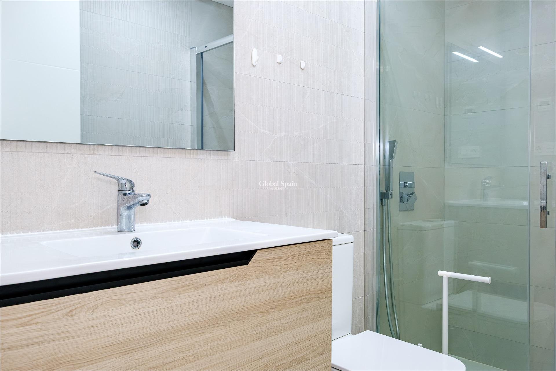 Venta - APARTAMENTO -
TORREVIEJA - Playa del Cura