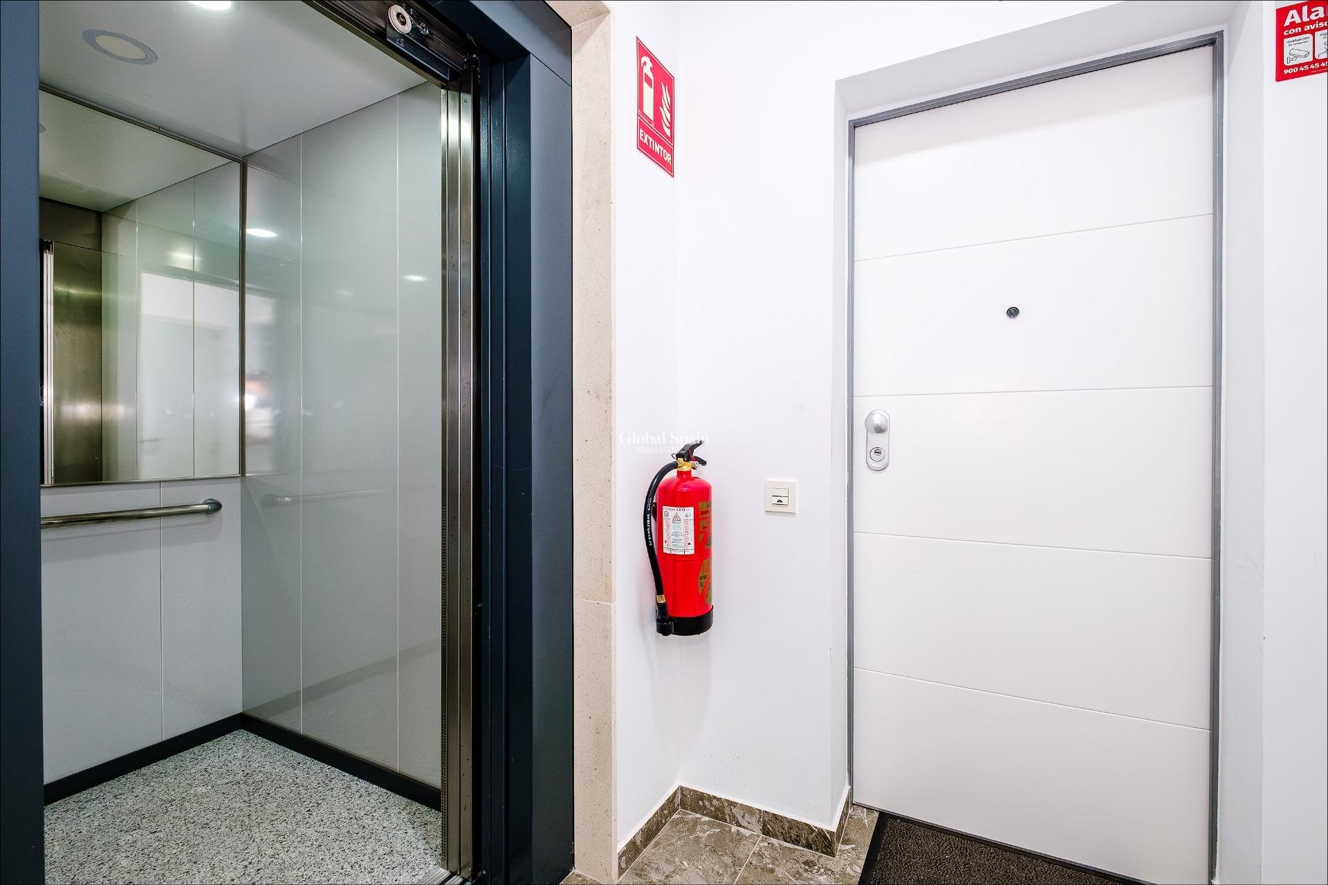 Venta - APARTAMENTO -
TORREVIEJA - Playa del Cura