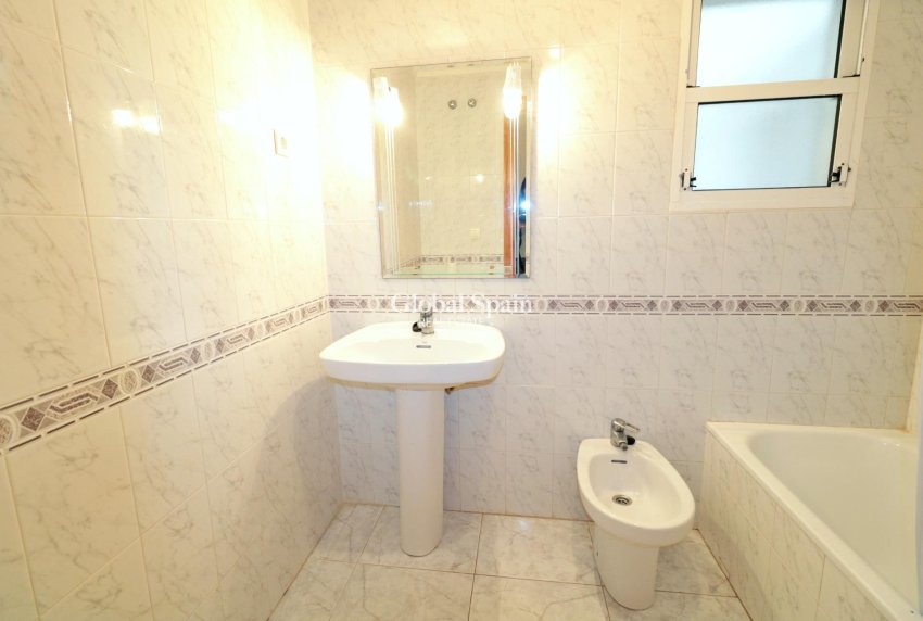 Venta - APARTAMENTO -
TORREVIEJA - Playa del Cura