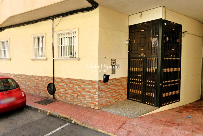 Venta - APARTAMENTO -
TORREVIEJA - Playa del Cura