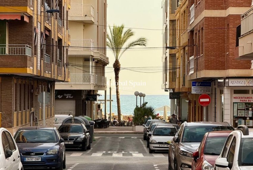 Venta - APARTAMENTO -
TORREVIEJA - Playa del Cura