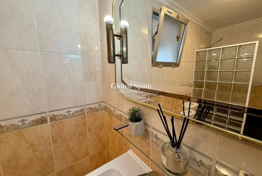 Venta - APARTAMENTO -
TORREVIEJA - Playa del Cura