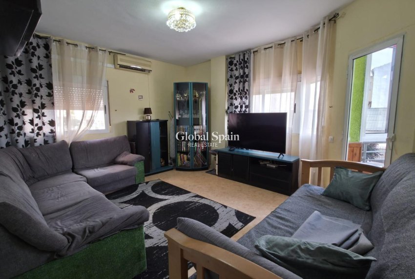 Venta - APARTAMENTO -
TORREVIEJA - Playa del Cura