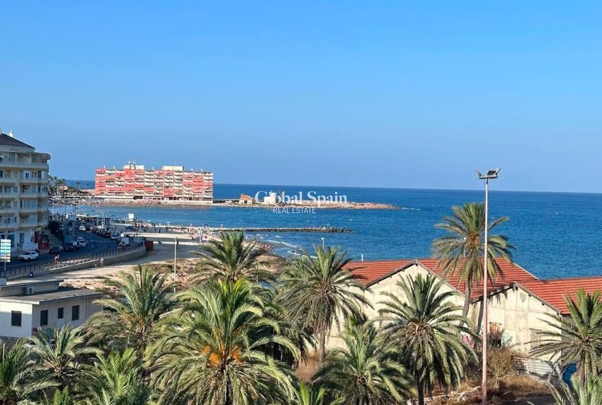 Venta - APARTAMENTO -
TORREVIEJA - Playa del Cura