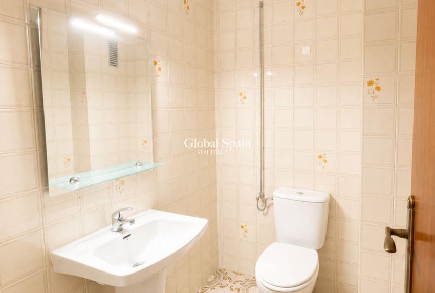 Venta - APARTAMENTO -
TORREVIEJA - Playa del Cura
