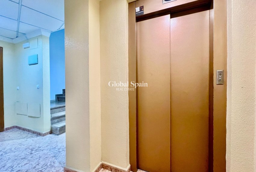 Venta - APARTAMENTO -
TORREVIEJA - Playa del Cura