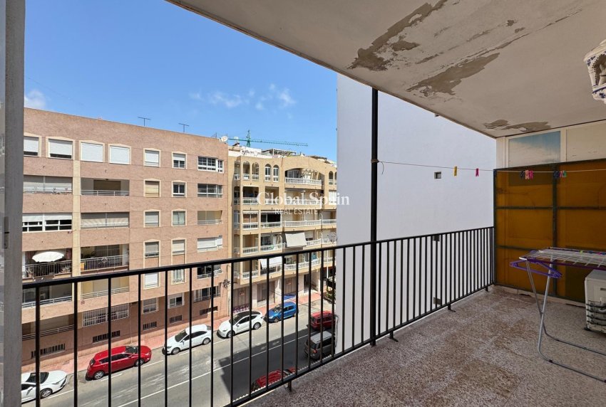 Venta - APARTAMENTO -
TORREVIEJA - Playa del Cura