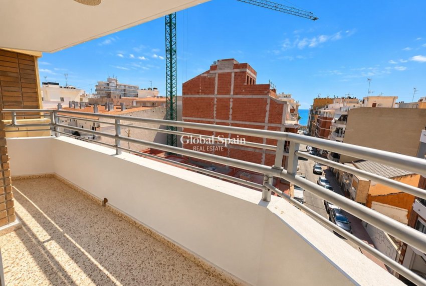Venta - APARTAMENTO -
TORREVIEJA - Playa del cura