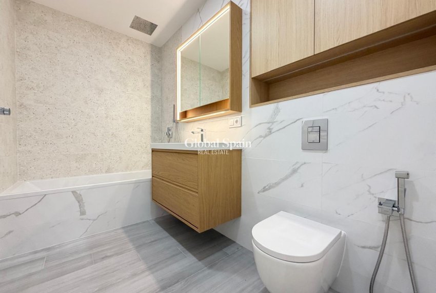 Venta - APARTAMENTO -
TORREVIEJA - Playa del Cura