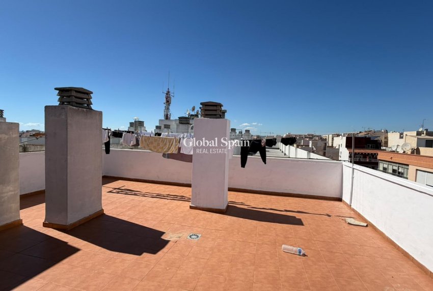 Venta - APARTAMENTO -
TORREVIEJA - Playa del Cura
