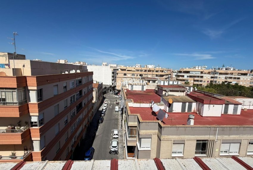 Venta - APARTAMENTO -
TORREVIEJA - Playa del Cura