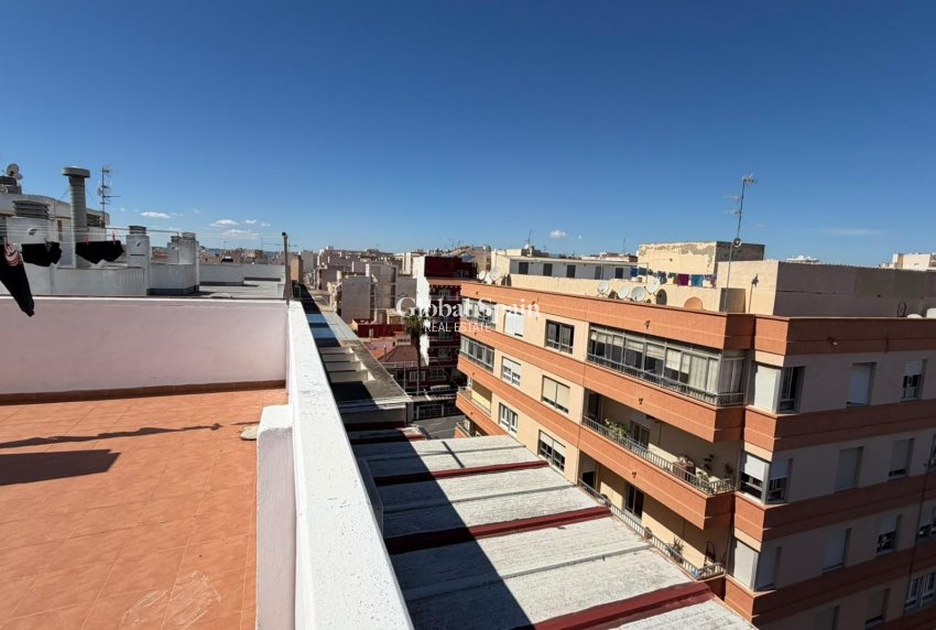 Venta - APARTAMENTO -
TORREVIEJA - Playa del Cura