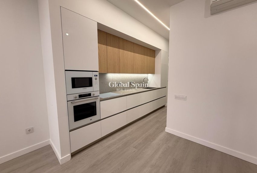 Venta - APARTAMENTO -
TORREVIEJA - Playa del Cura