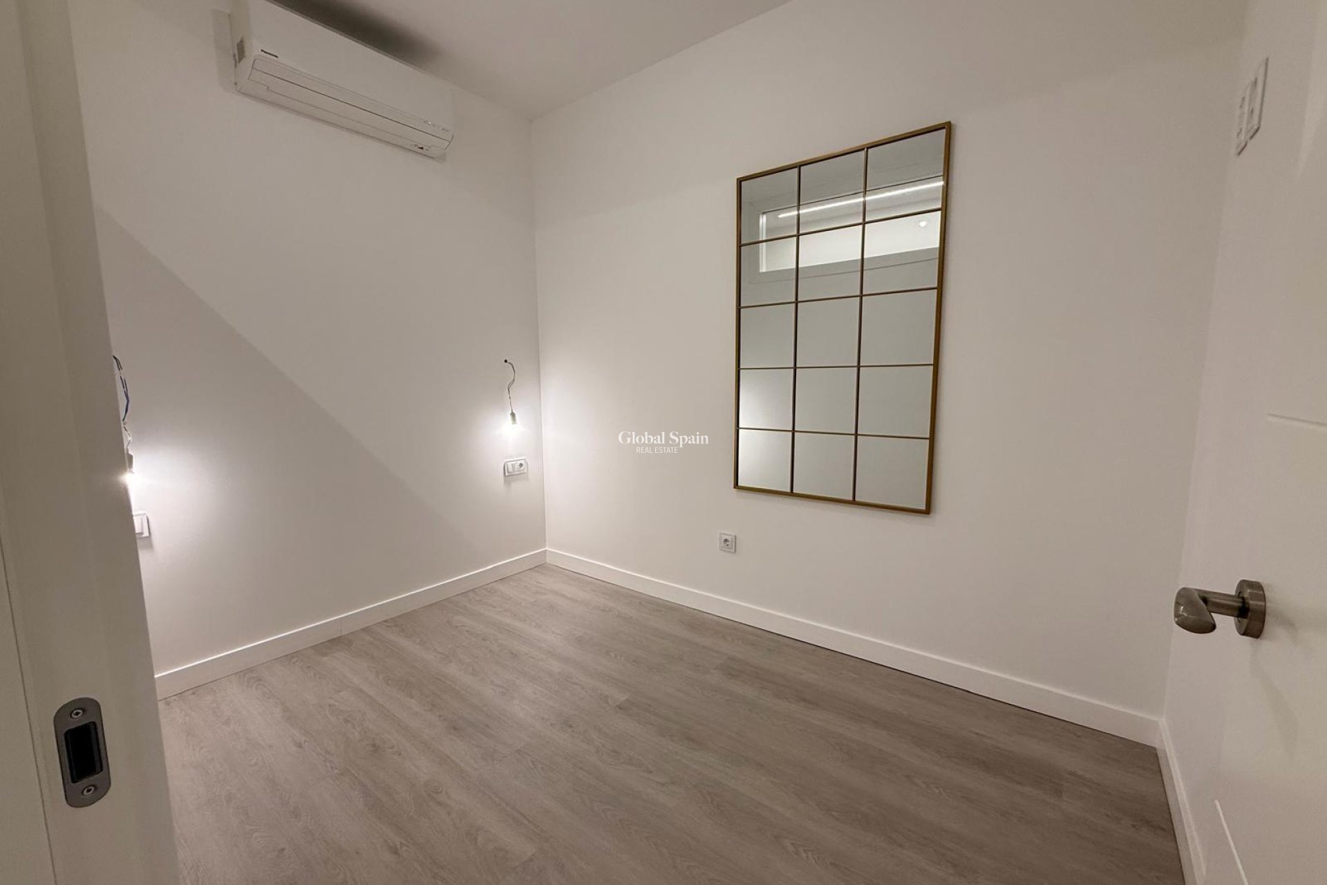 Venta - APARTAMENTO -
TORREVIEJA - Playa del Cura