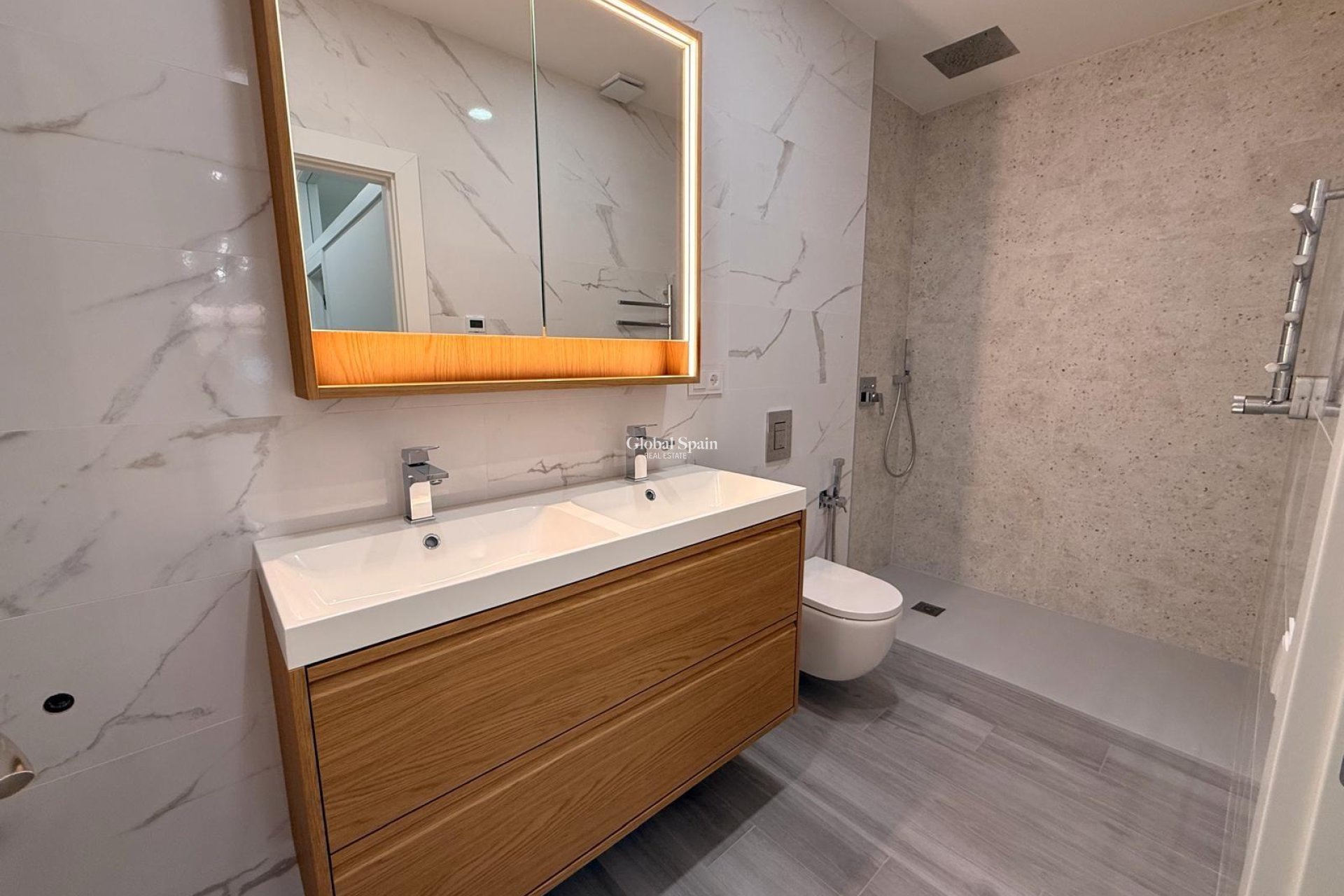 Venta - APARTAMENTO -
TORREVIEJA - Playa del Cura