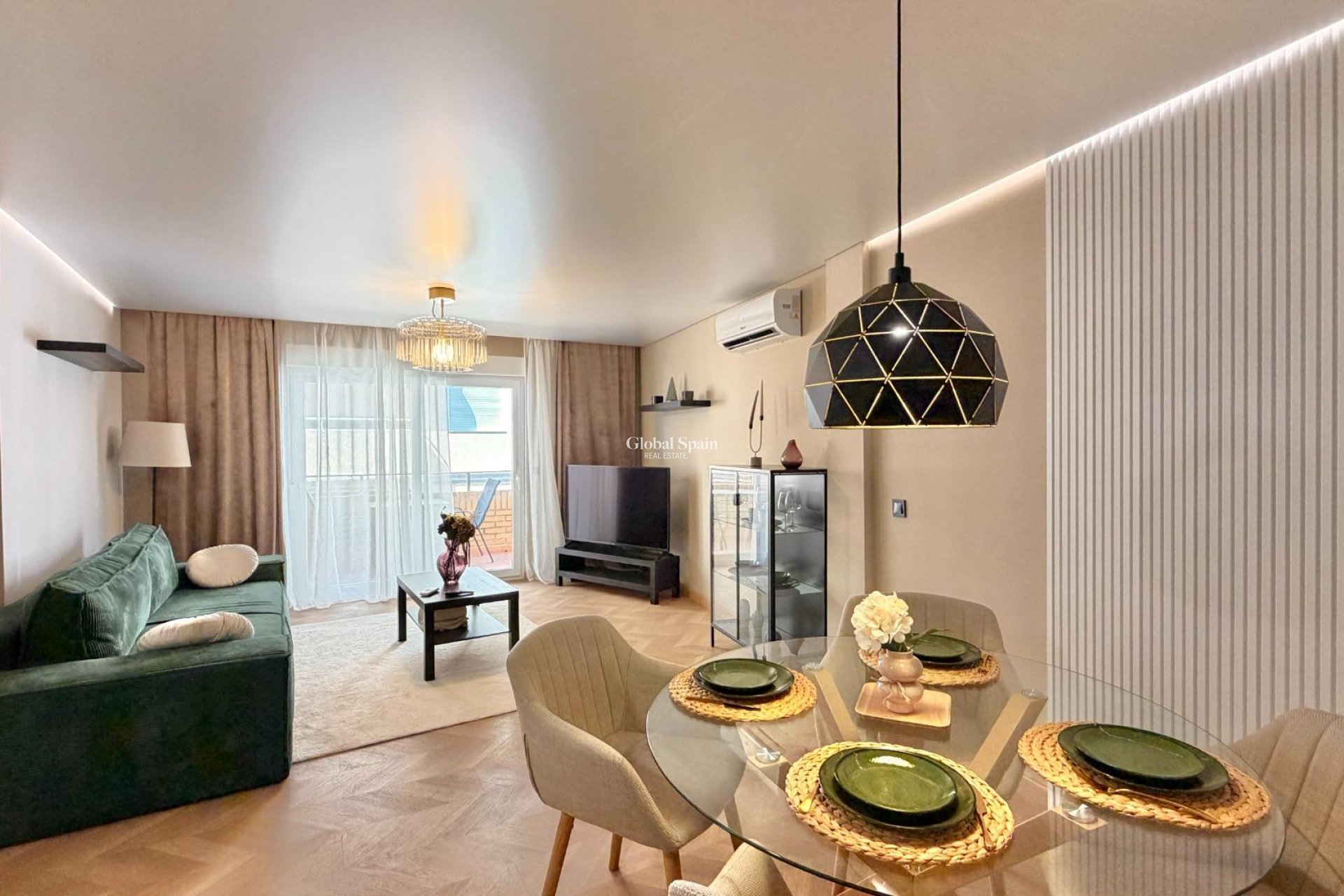 Venta - APARTAMENTO -
TORREVIEJA - Playa del Cura