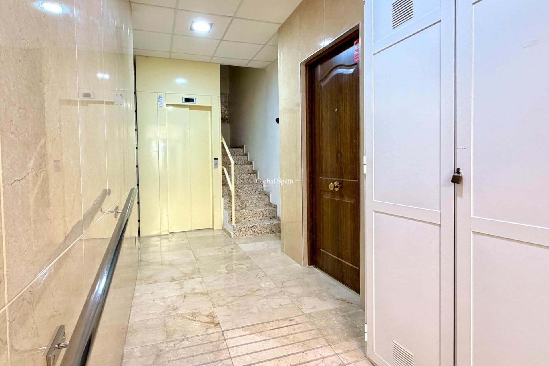 Venta - APARTAMENTO -
TORREVIEJA - Playa del Cura
