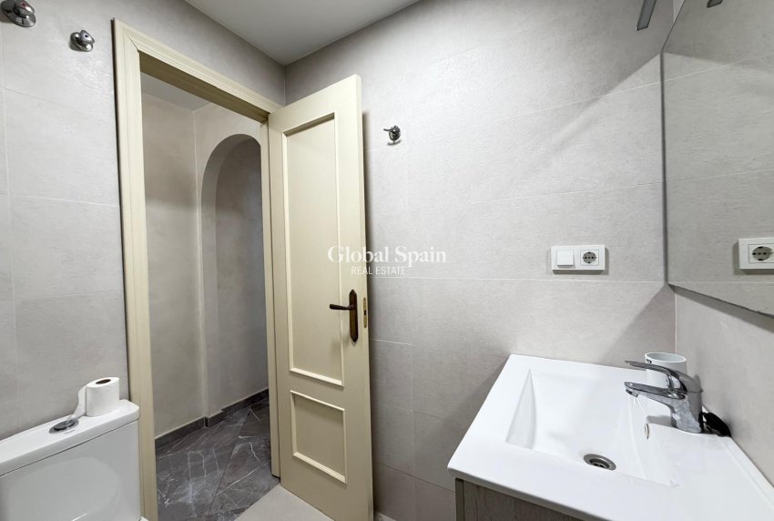 Venta - APARTAMENTO -
TORREVIEJA - Playa del Cura